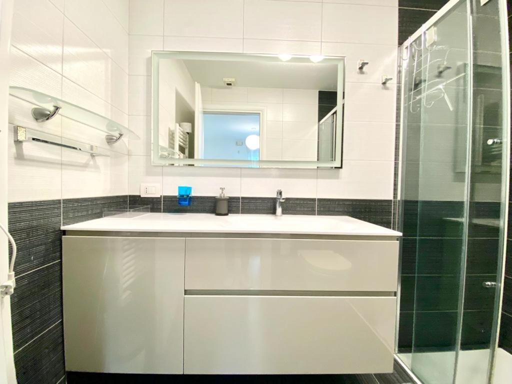 Mpm - Belinzaghi 5 6 Pax Apartment Milan Bagian luar foto