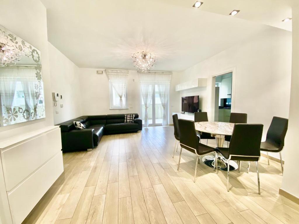 Mpm - Belinzaghi 5 6 Pax Apartment Milan Bagian luar foto